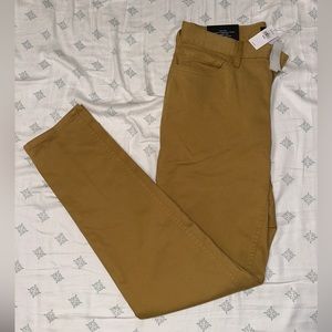 Banana Republic Tapered Traveler Khaki Pant - 29x32  NWT